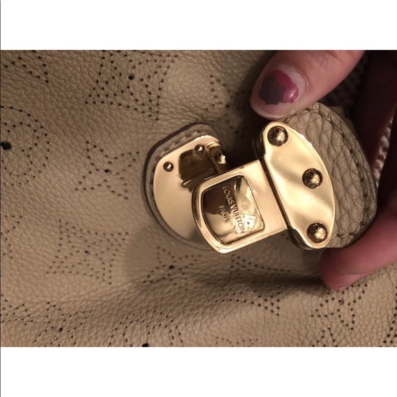 Louis Vuitton Mahina bag - Picture 7 of 16